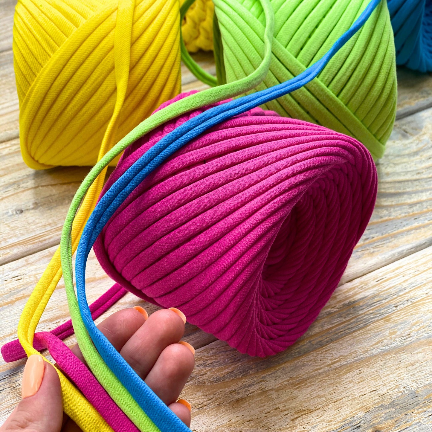 T-shirt yarn, Micro 3-5 mm, Hot Pink