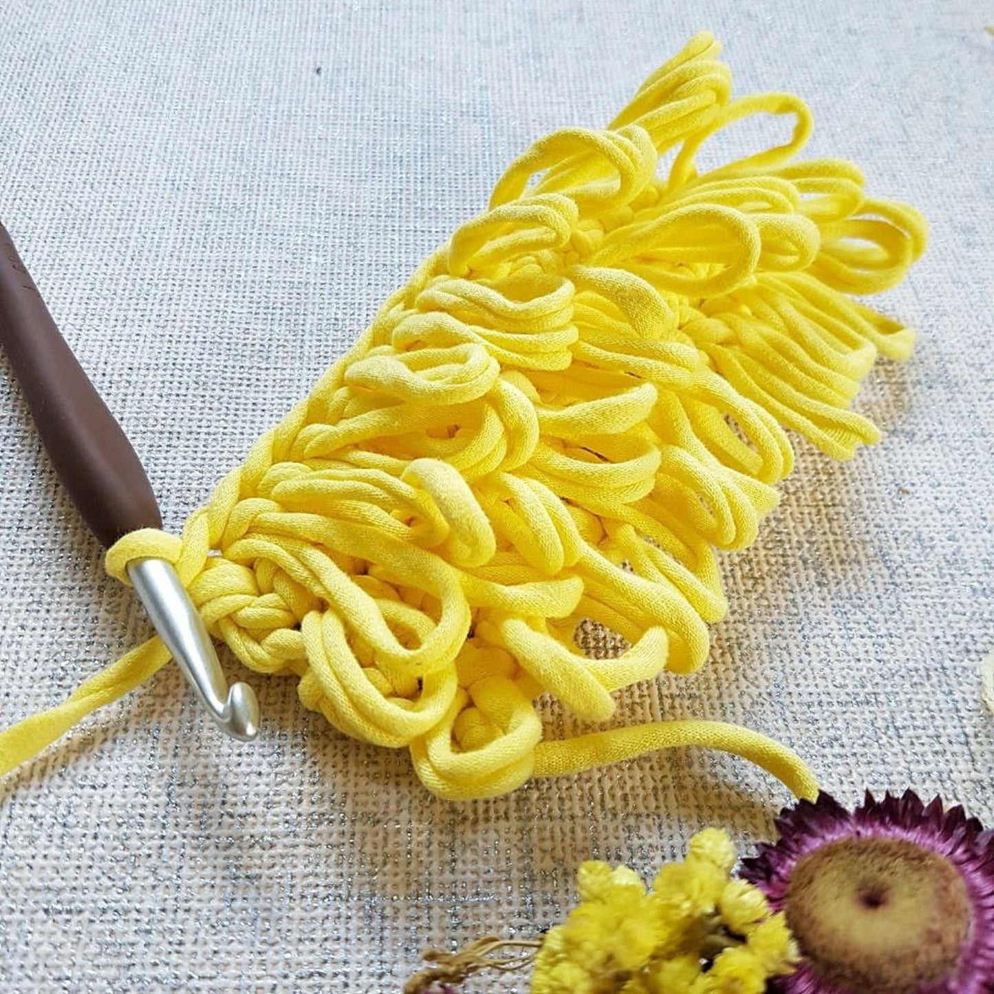 T-shirt yarn, Maxi 9-11 mm, Yellow